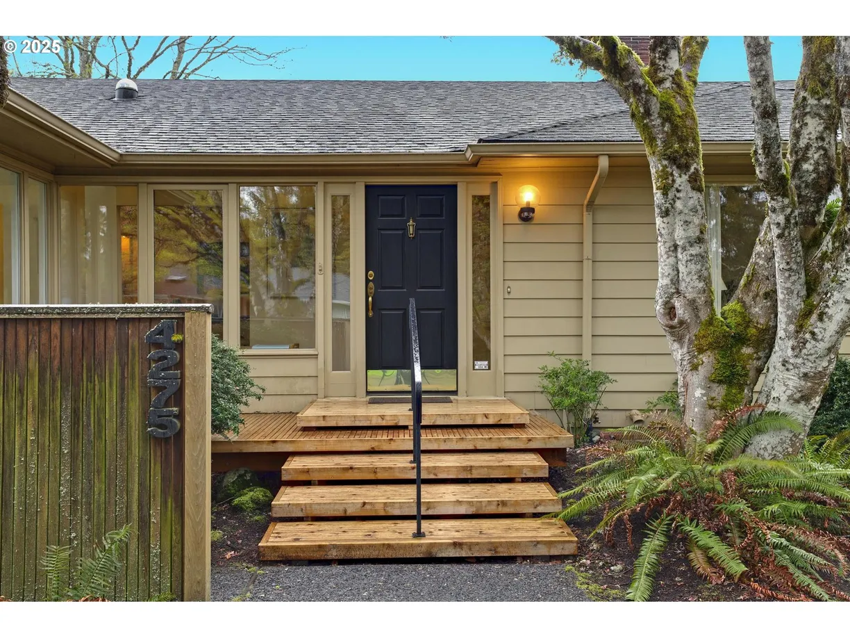 Portland, OR Real Estate | View 4275 SW CRESTWOOD | Listing