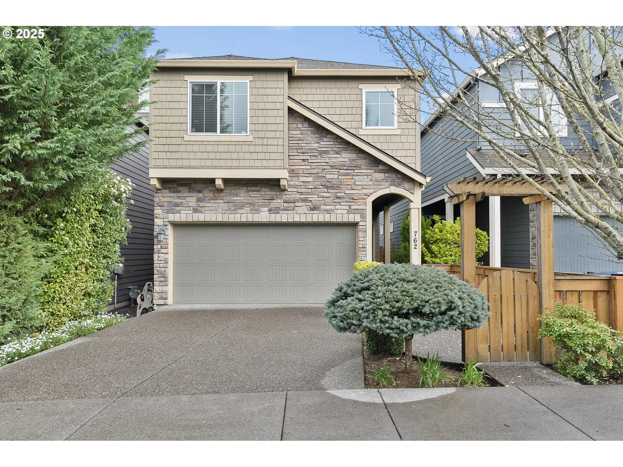 Portland, OR Real Estate | View 762 SW WINDROSE | 3 Beds, 2 Baths