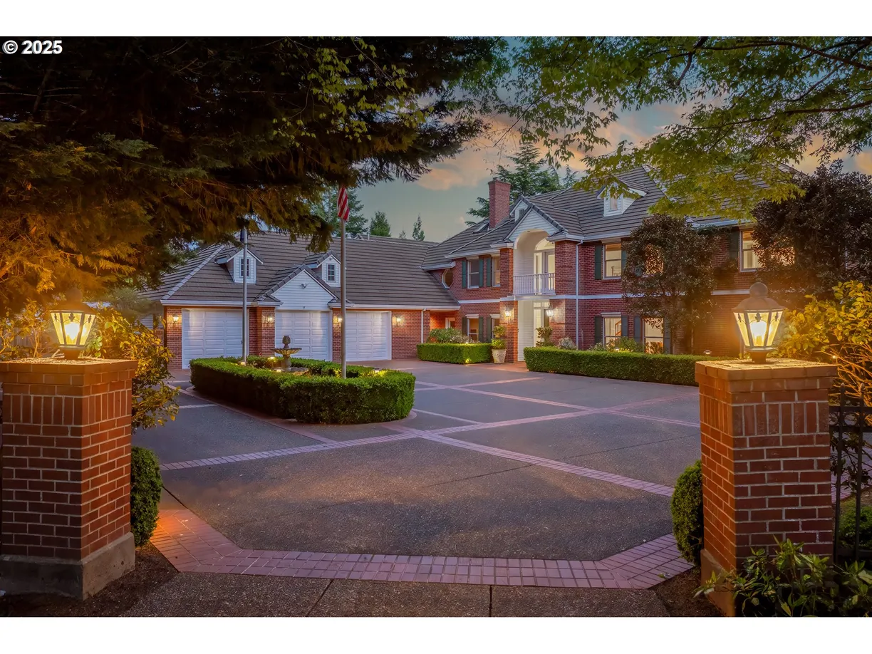 Portland, OR Real Estate | View 2210 SW MAYFIELD | 5 Beds, 4 Baths