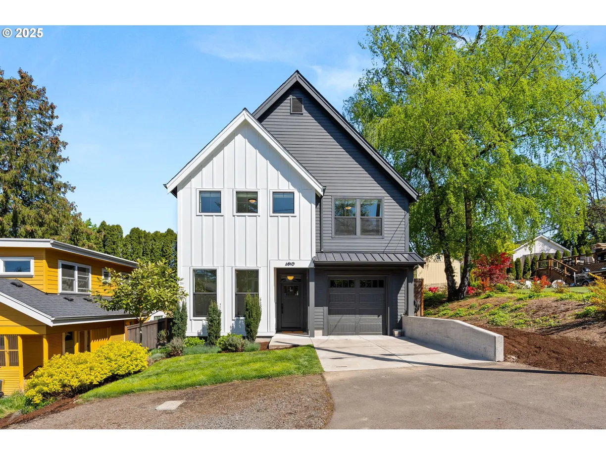 Portland, OR Real Estate | View 6810 SW 54TH | 5 Beds, 3 Baths