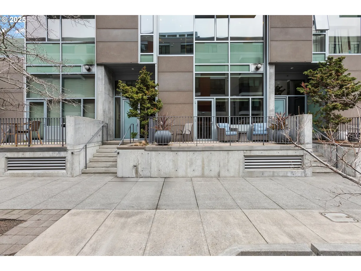 Portland, OR Real Estate | View 841 S GAINES, 117 | 2 Beds, 3 Baths