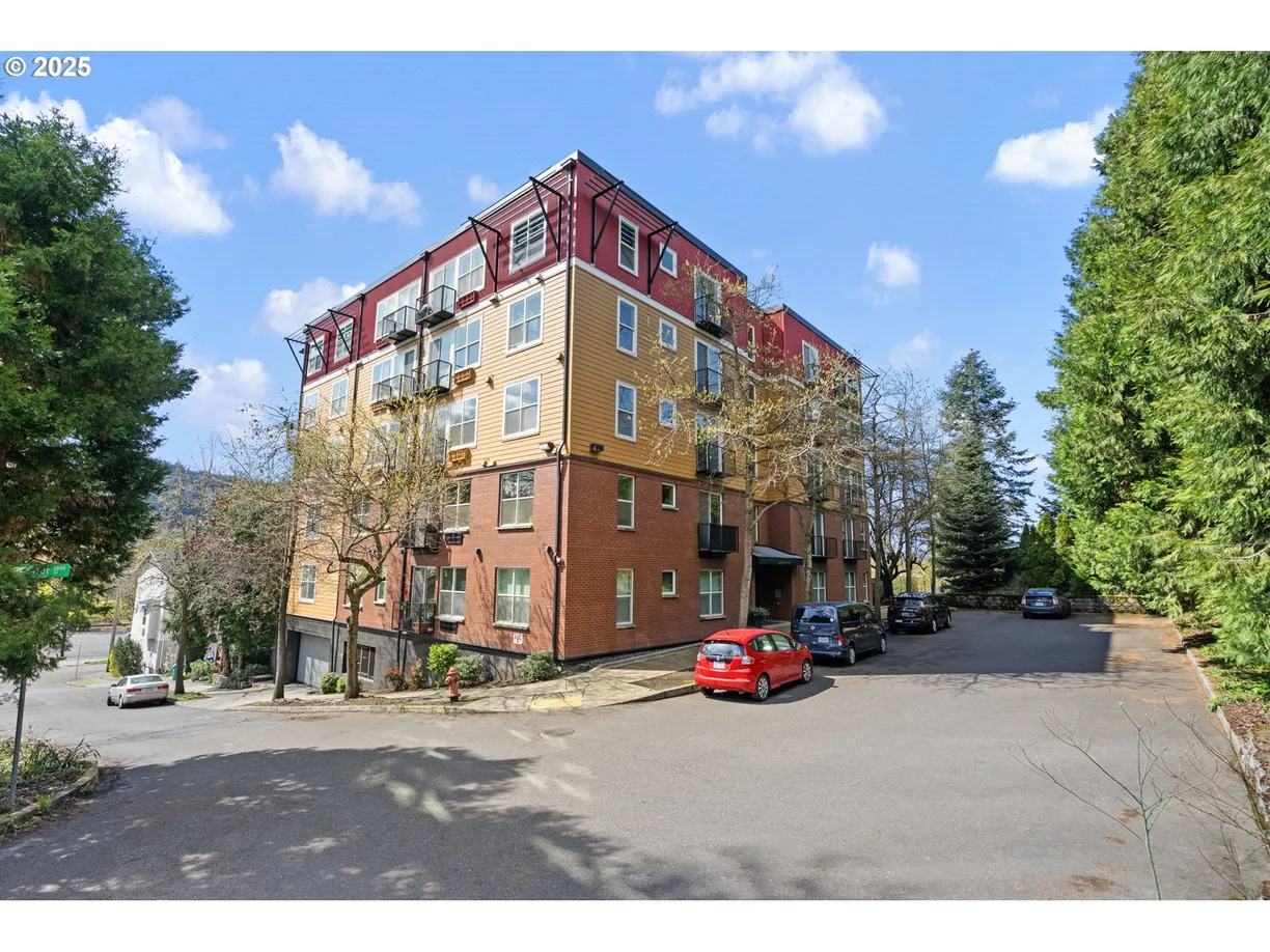 Portland, OR Real Estate | View 8712 N DECATUR, 302 | 2 Beds, 2 Baths