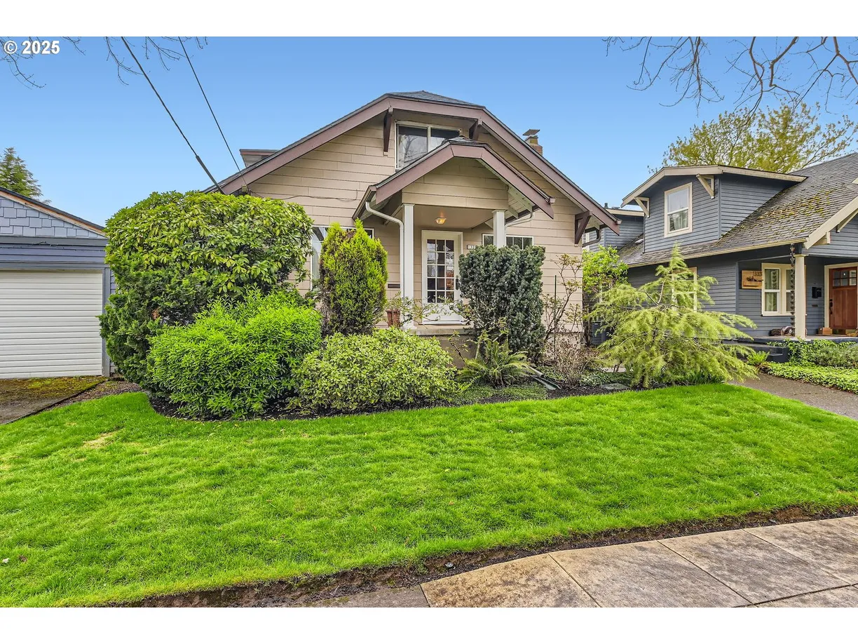 Portland, OR Real Estate | View 1325 SE FLAVEL | 3 Beds, 2 Baths