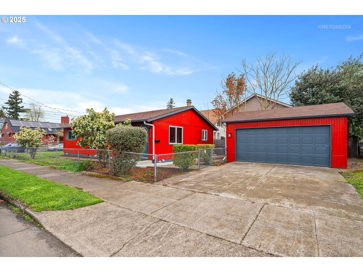 Portland, OR Real Estate | View 3912 SE 56TH | 3 Beds, 2 Baths