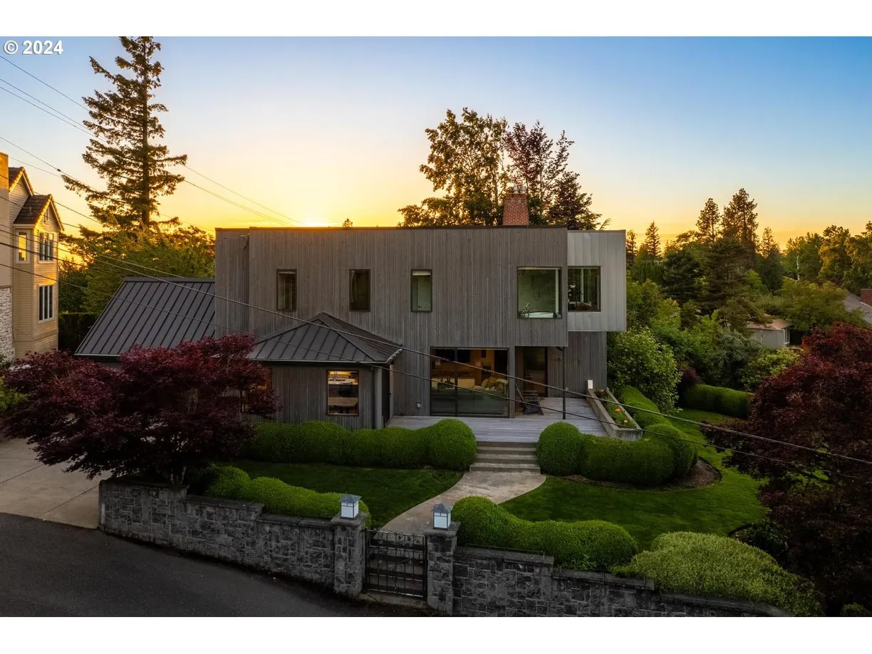 Portland, OR Real Estate | View 4409 SW CARL | 4 Beds, 4 Baths
