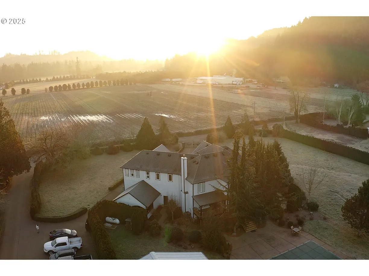 Portland, OR Real Estate | View 16955 S CLACKAMAS RIVER | 4 Beds, 4 Baths