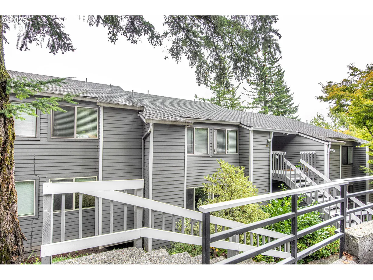 Portland, OR Real Estate | View 44 EAGLE CREST, 24 | 3 Beds, 2 Baths