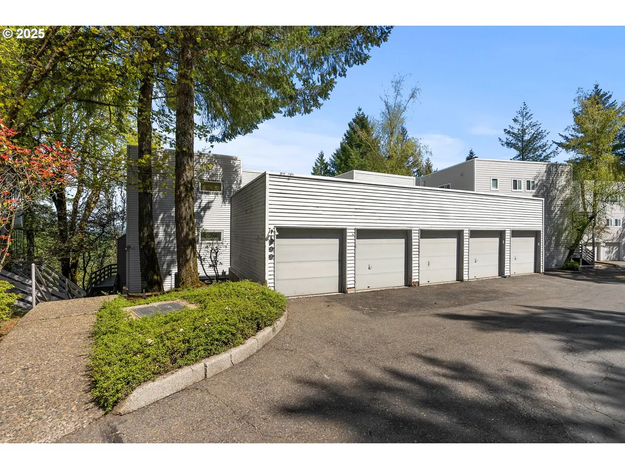 Portland, OR Real Estate | View 48 EAGLE CREST, 2E | Listing