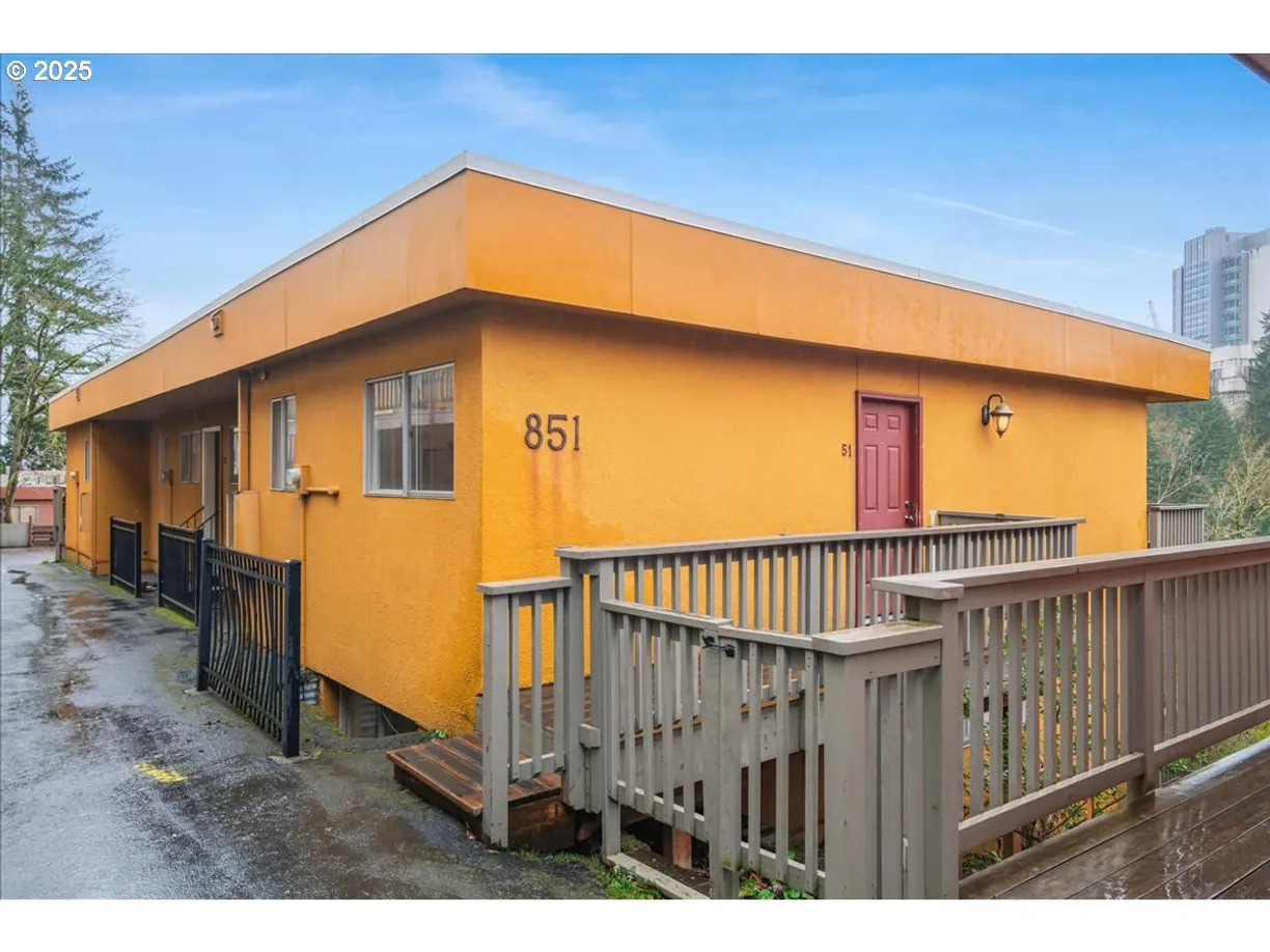 Portland, OR Real Estate | View 851 SW BROADWAY, 51 | 2 Beds, 1 Bath