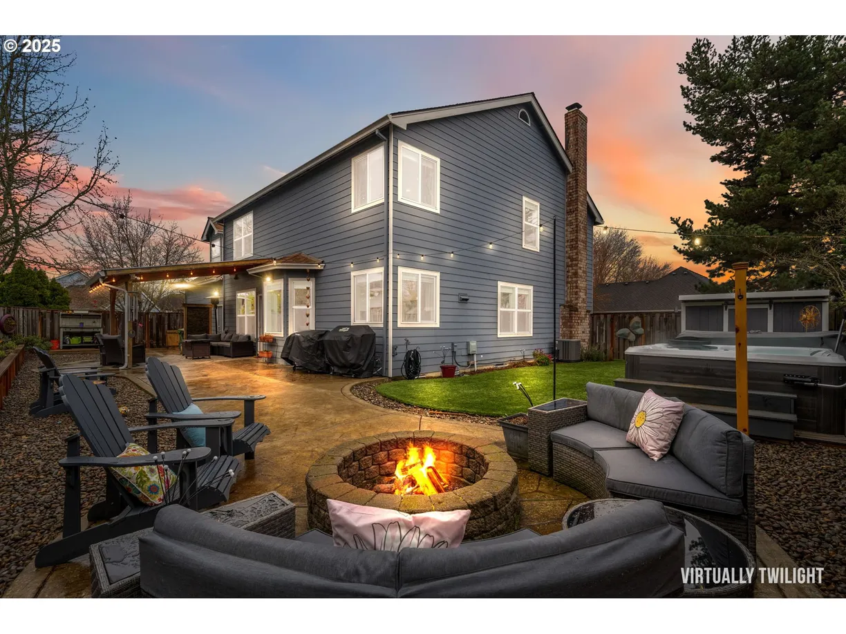 Portland, OR Real Estate | View 28575 SW SANDALWOOD | 4 Beds, 2 Baths