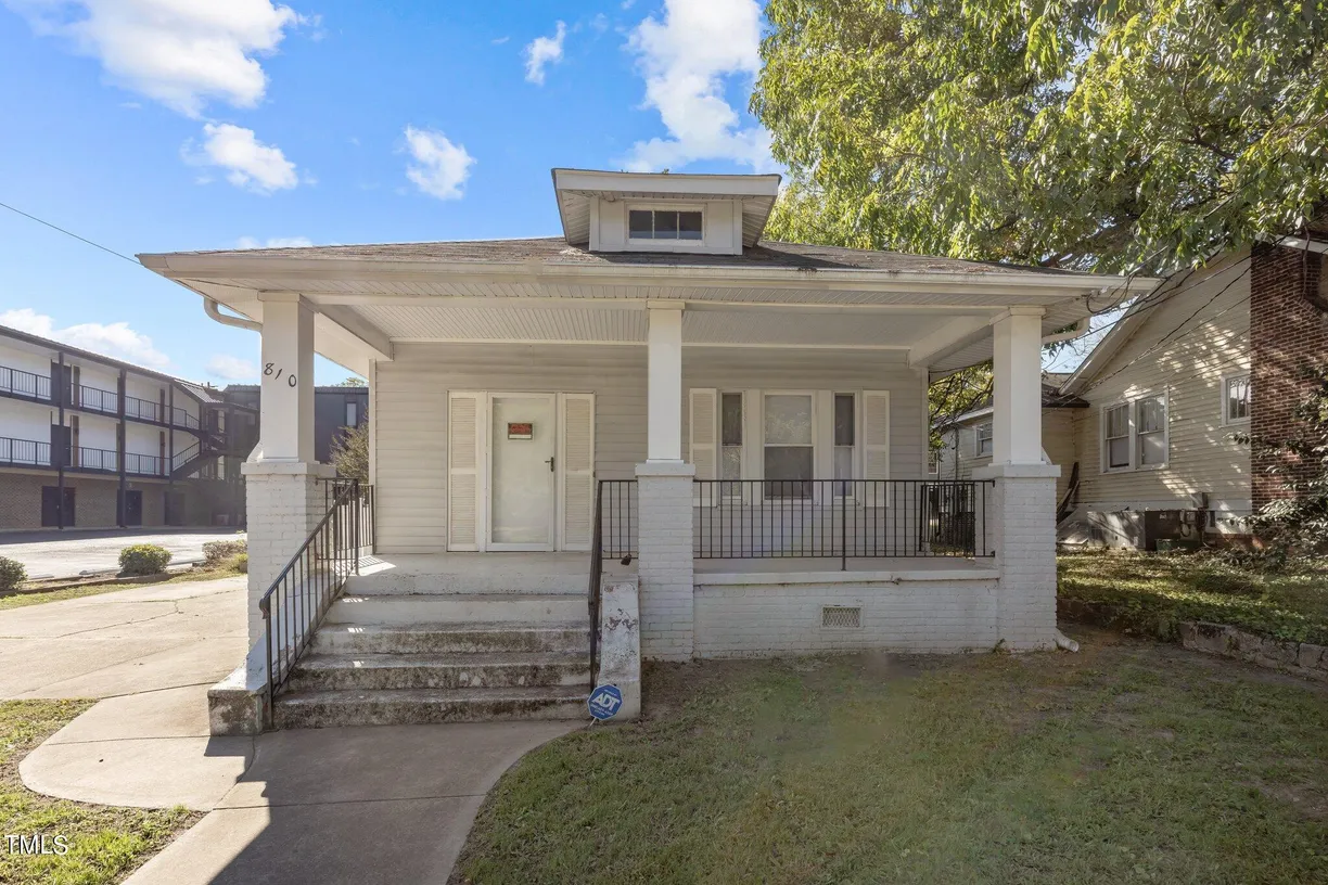 Raleigh, NC Real Estate | View 810 E Edenton | 2 Beds, 1 Bath