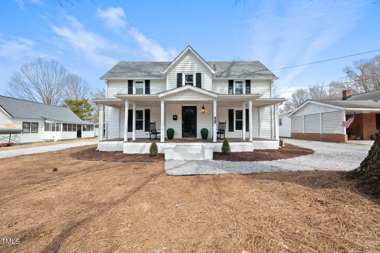 Raleigh, NC Real Estate | View 210 W Oak | 3 Beds, 2 Baths