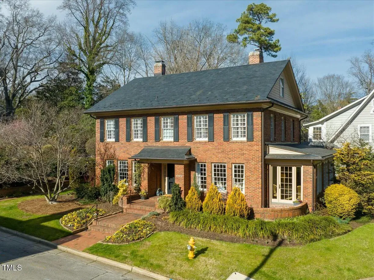 Raleigh, NC Real Estate | View 201 W Park | 5 Beds, 2 Baths