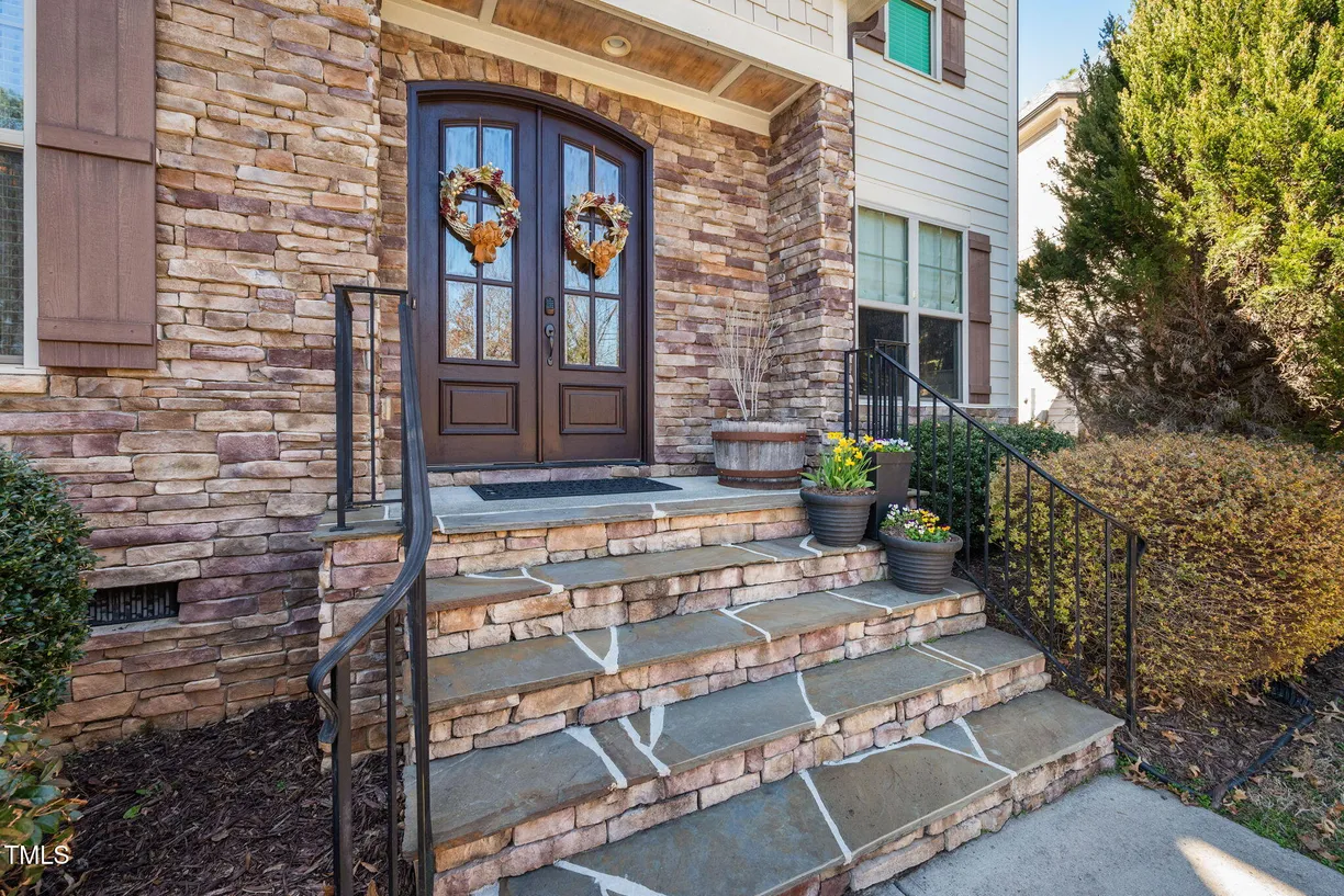 Raleigh, NC Real Estate | View 1137 Fanning | 5 Beds, 4 Baths