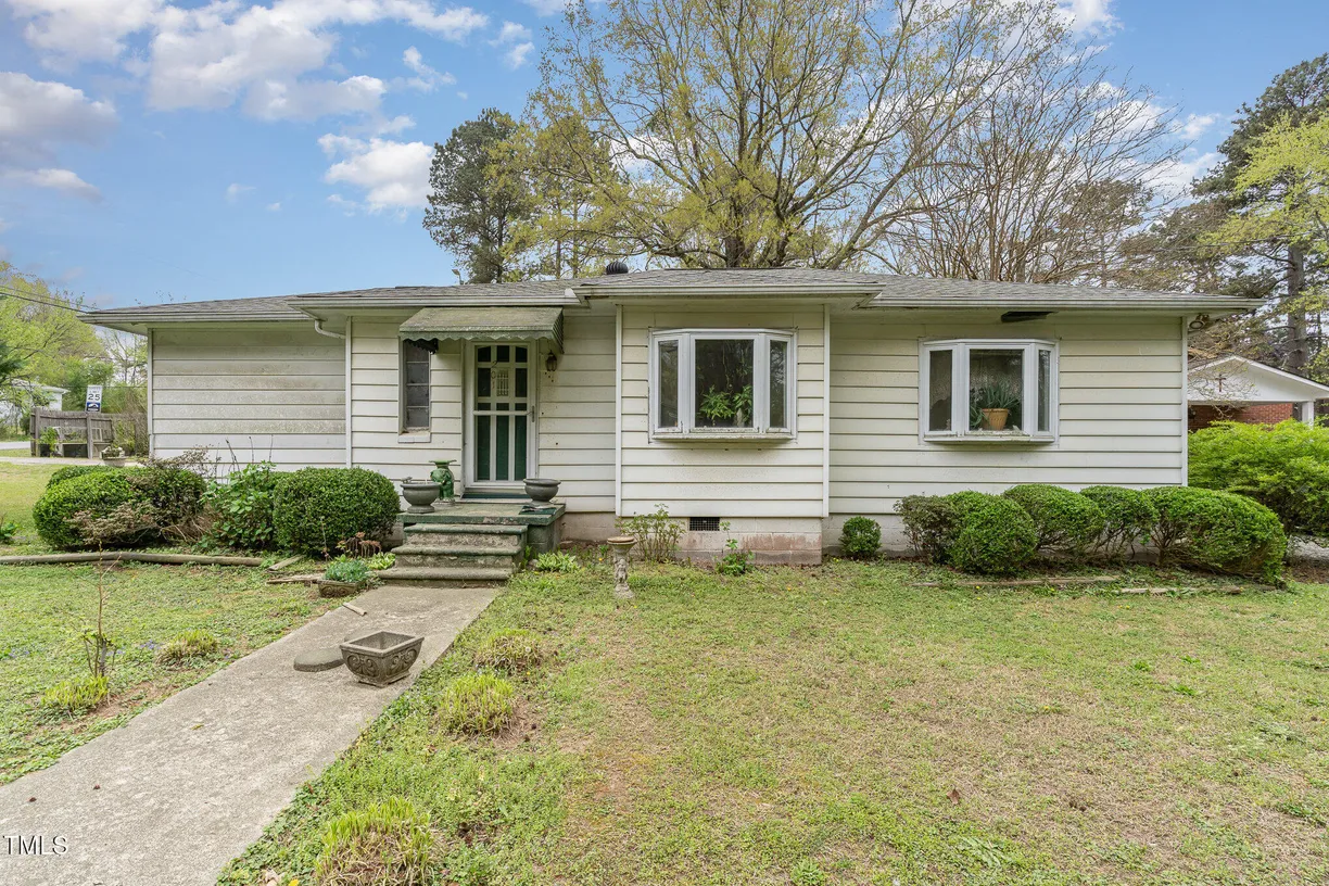 Raleigh, NC Real Estate | View 201 E End | 3 Beds, 1 Bath