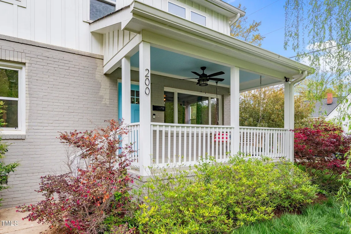 Raleigh, NC Real Estate | View 200 Lincoln | 3 Beds, 2 Baths