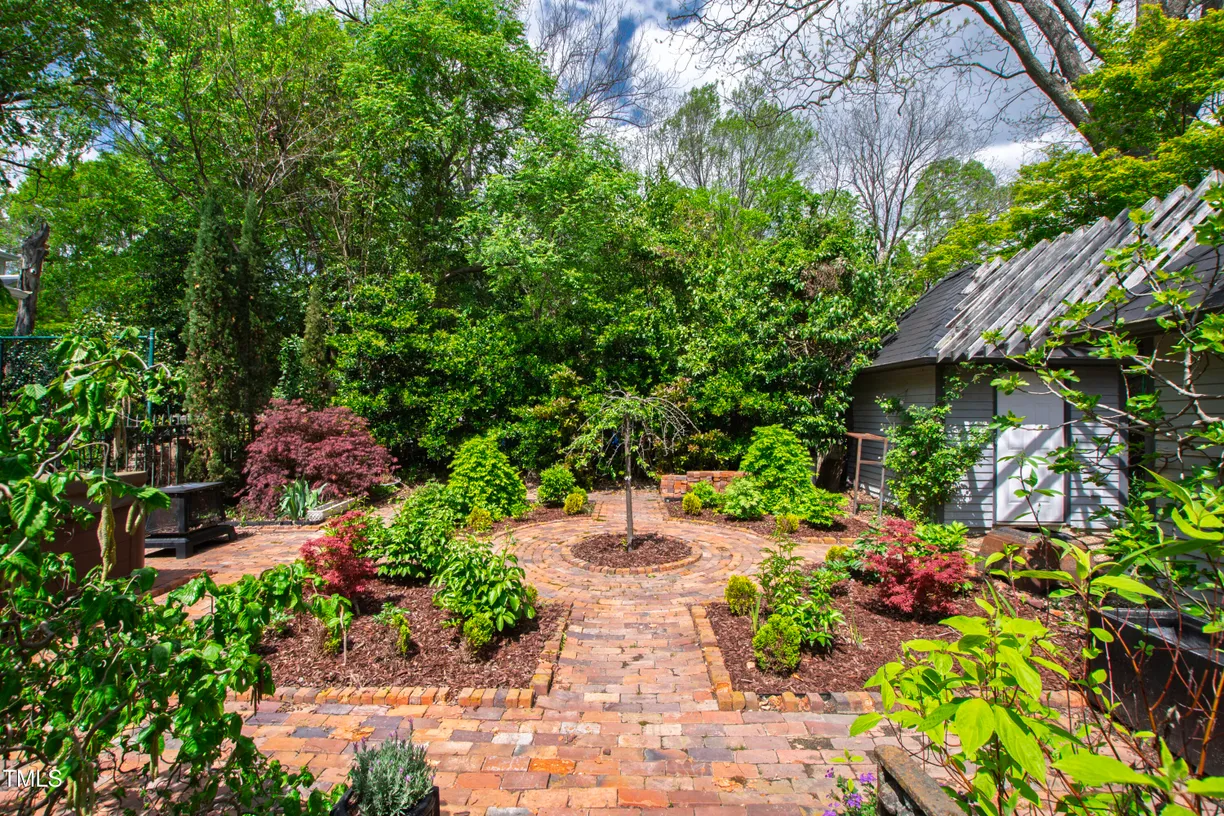 Raleigh, NC Real Estate | View 315 Oakwood | Listing