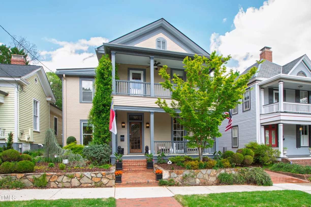 Raleigh, NC Real Estate | View 315 Oakwood | 3 Beds, 2 Baths