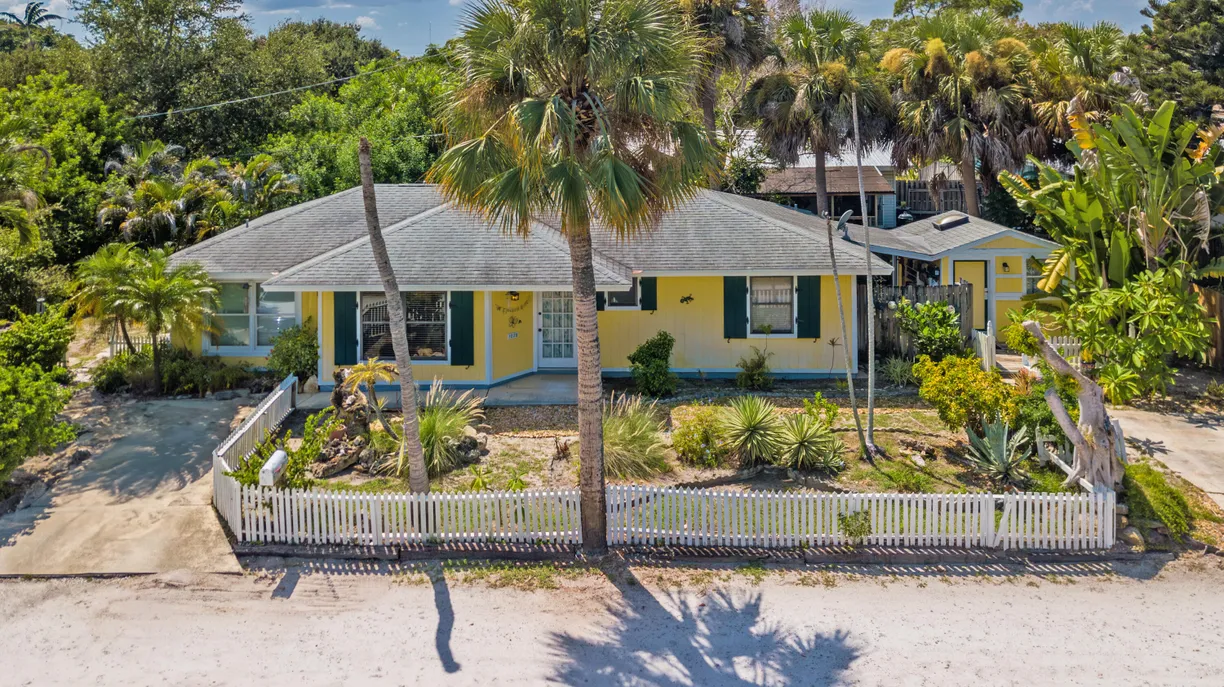 1076 NE BANYAN TREE Drive, Jensen Beach, FL 34957 Property for sale