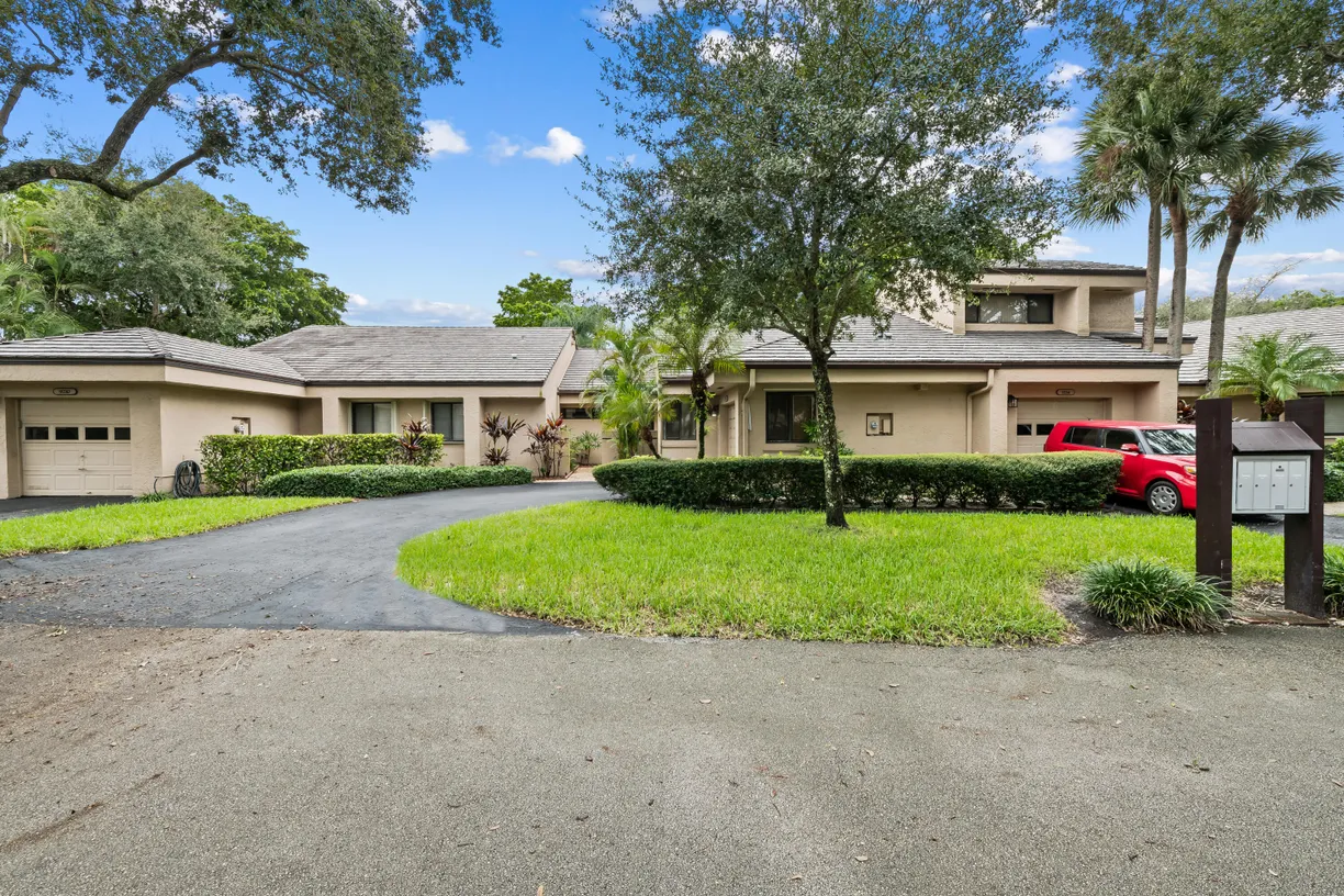 9212 CHELSEA Drive N, Plantation, FL 33324 Property for sale