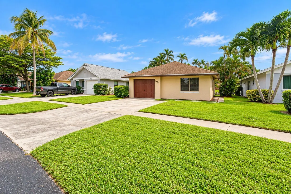 1435 S Summit Run Circle, West Palm Beach, FL 33415 Property for sale