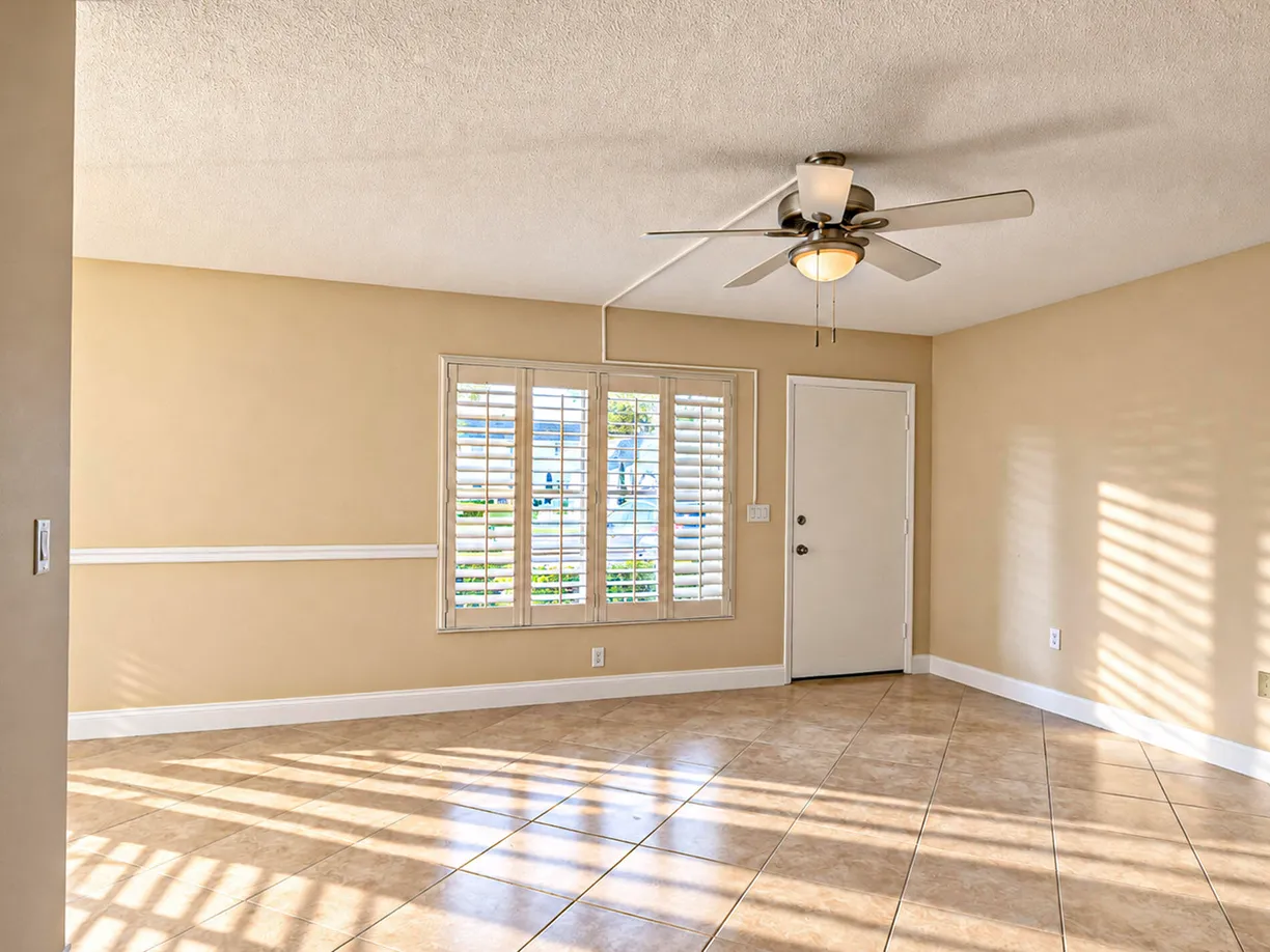 2800 INDIAN RIVER Boulevard #F1, Vero Beach, FL 32960 Property for sale