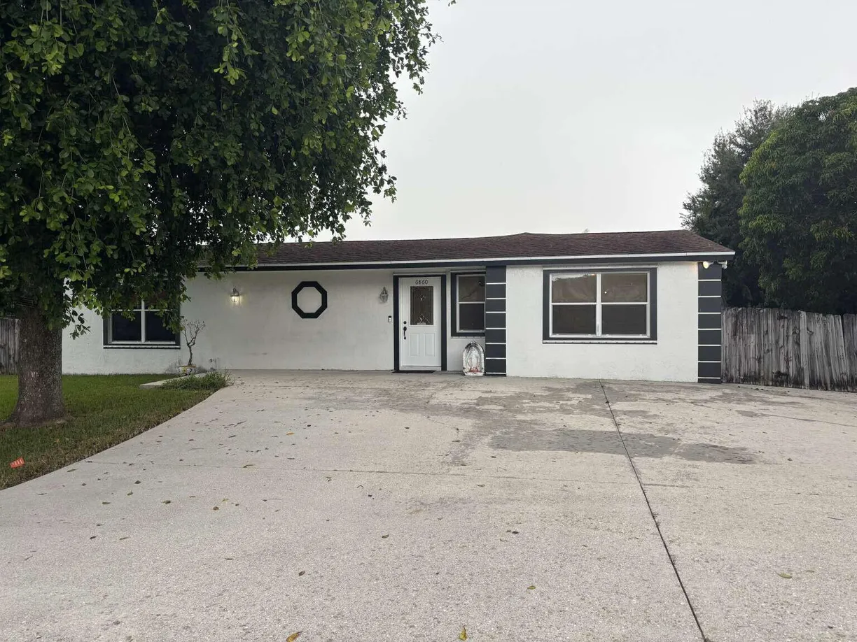 6860 Venetian Drive, Lake Worth, FL 33462 Property for sale