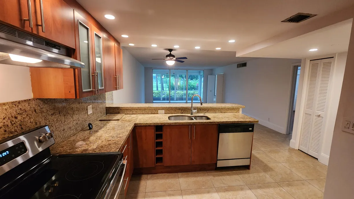 2851 S PALM AIRE Drive #101, Pompano Beach, FL 33069 Property for sale