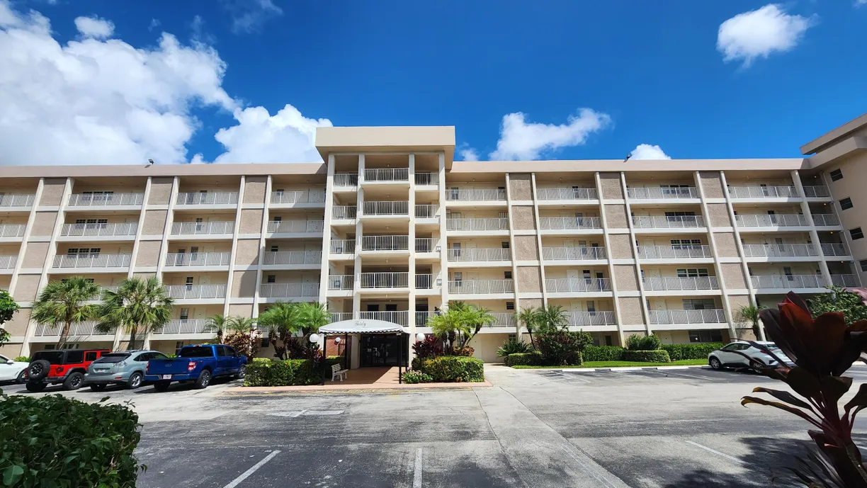 2851 S PALM AIRE Drive #101, Pompano Beach, FL 33069 Property for sale
