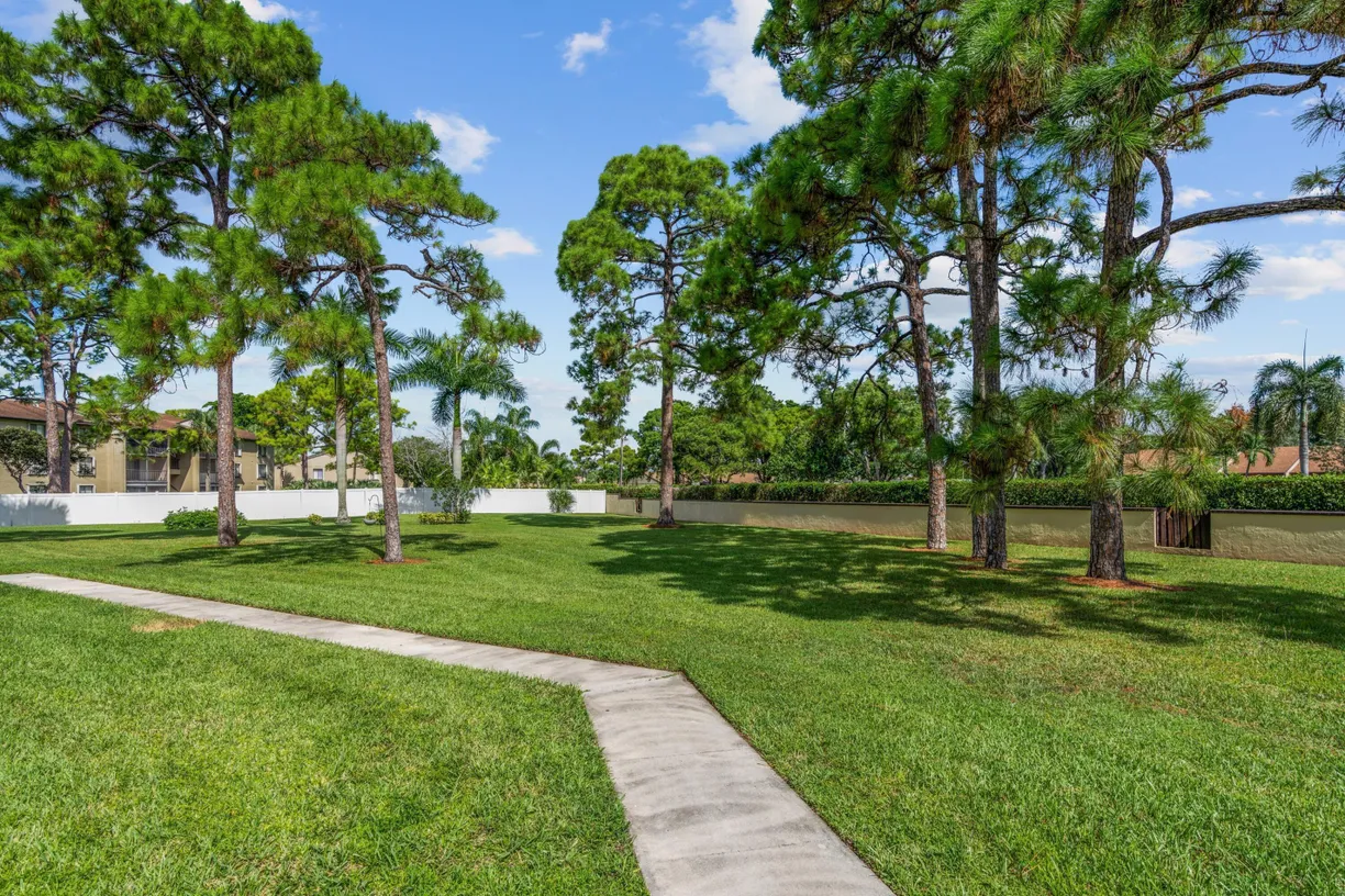 801 Sky Pine Way #H2, Greenacres, FL 33415 Property for sale