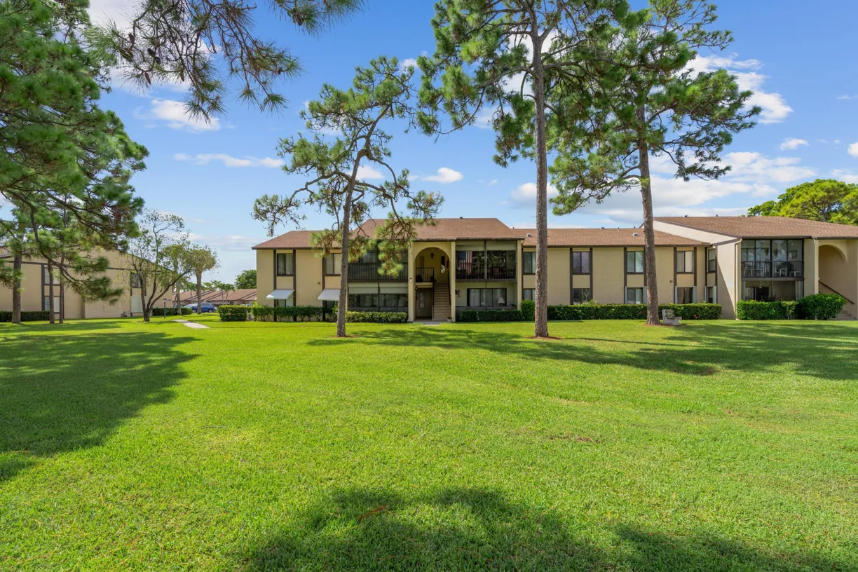 801 Sky Pine Way #H2, Greenacres, FL 33415 Property for sale