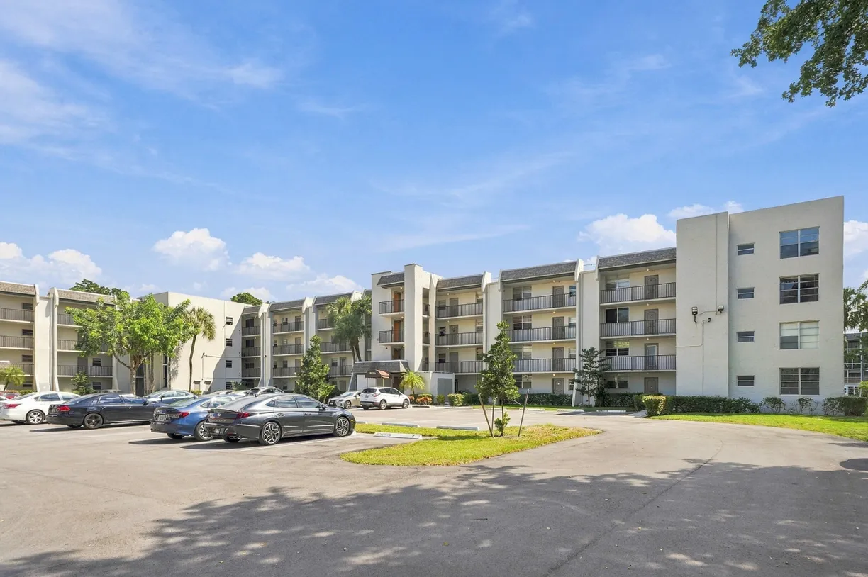 9420 Poinciana Place #103, Davie, FL 33324 Property for sale