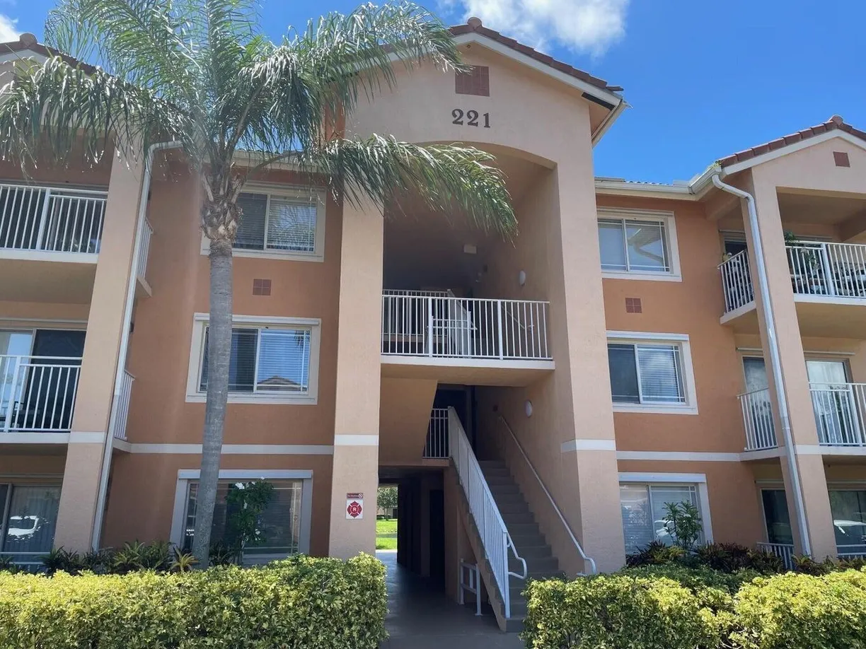 221 SW PALM Drive #104, Port St Lucie, FL 34986 Property for sale