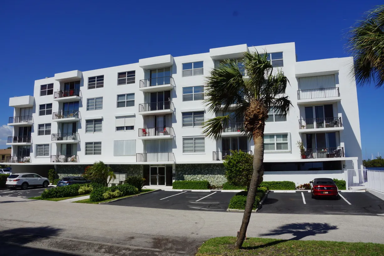 301 Croton Avenue #406, Lantana, FL 33462 Property for sale