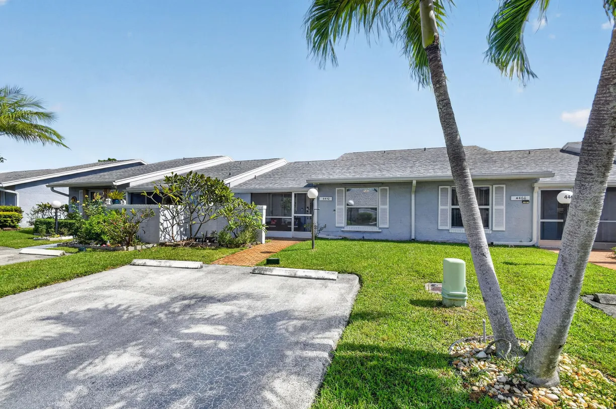 4450 LUCERNE VILLAS Lane, Lake Worth, FL 33467 Property for sale