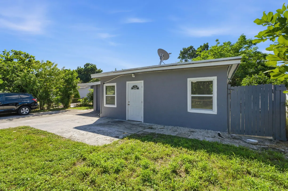 1064 HIGHVIEW Road, Lake Worth, FL 33462 Property for sale
