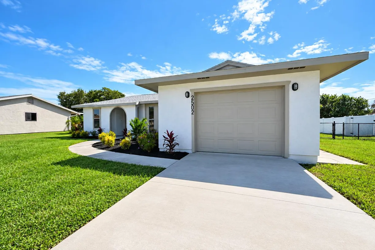 2502 SE Calusa Avenue, Port St Lucie, FL 34952 Property for sale