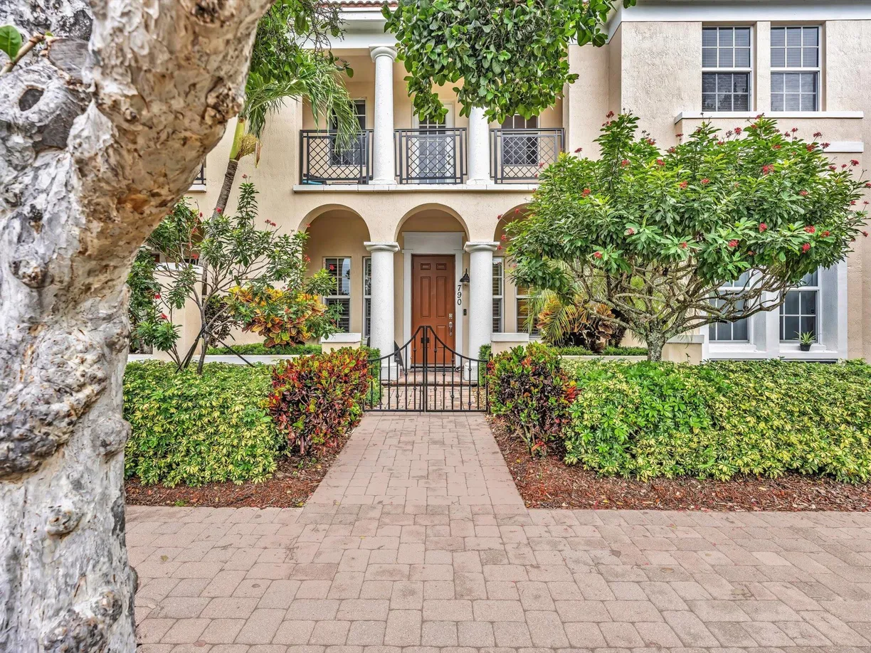 790 NW 83rd Lane, Boca Raton, FL 33487 Property for sale