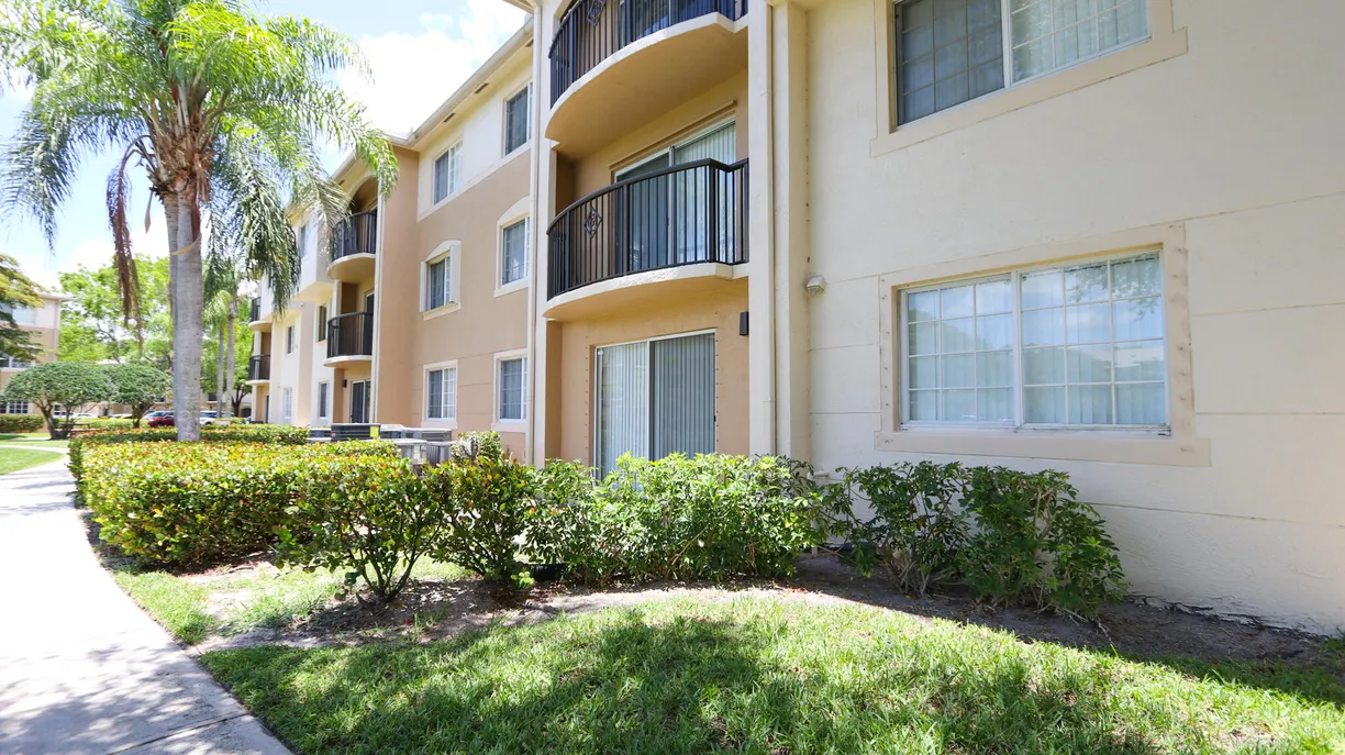 1100 N CRESTWOOD Court S #1112, Royal Palm Beach, FL 33411 Property for ...