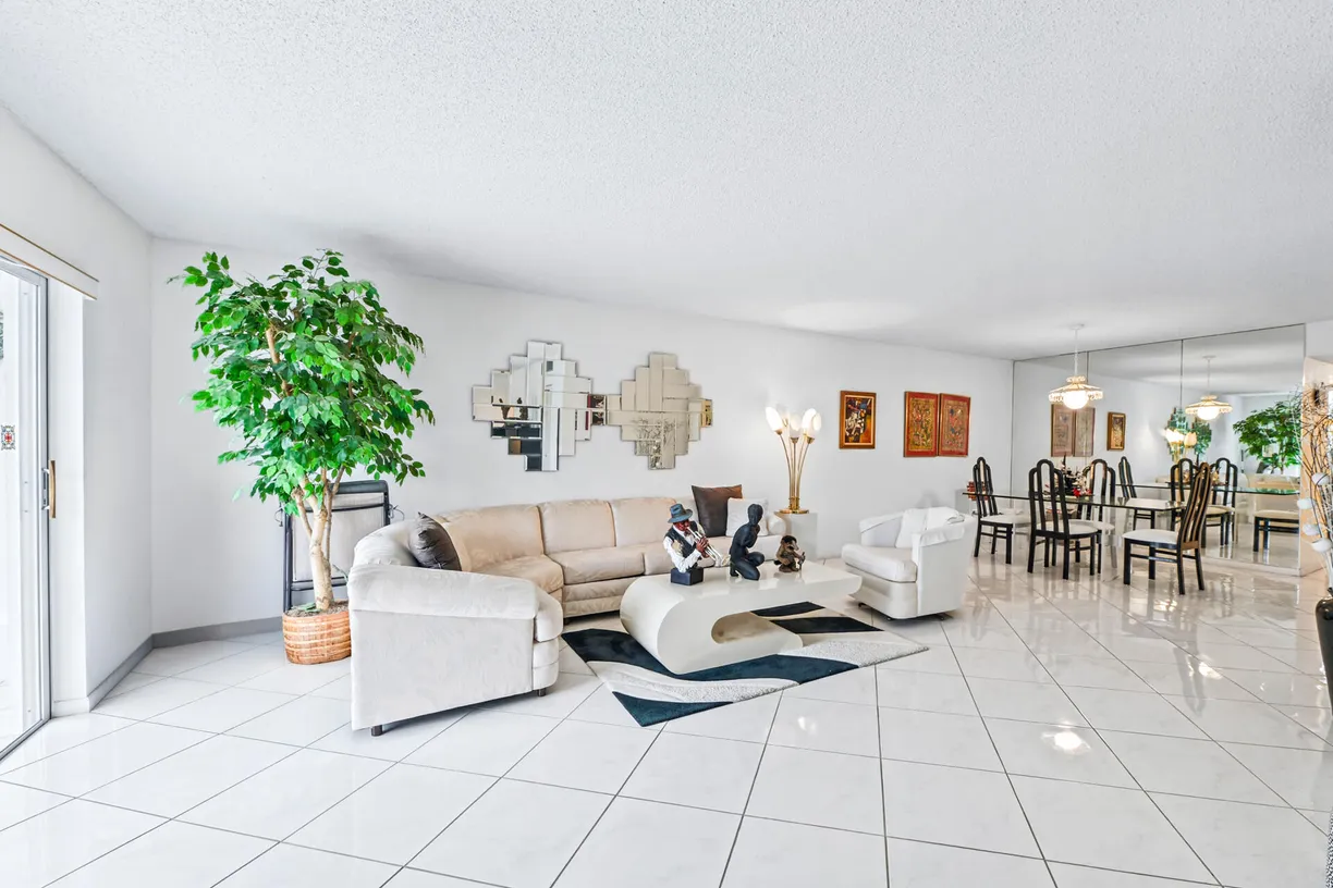 6260 S FALLS CIR Drive #303, Lauderhill, FL 33319 Property for sale
