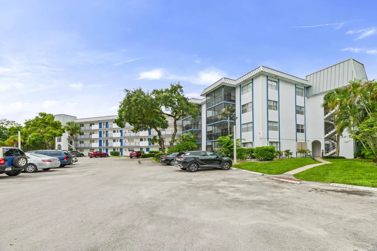 6260 S FALLS CIR Drive #303, Lauderhill, FL 33319 Property for sale