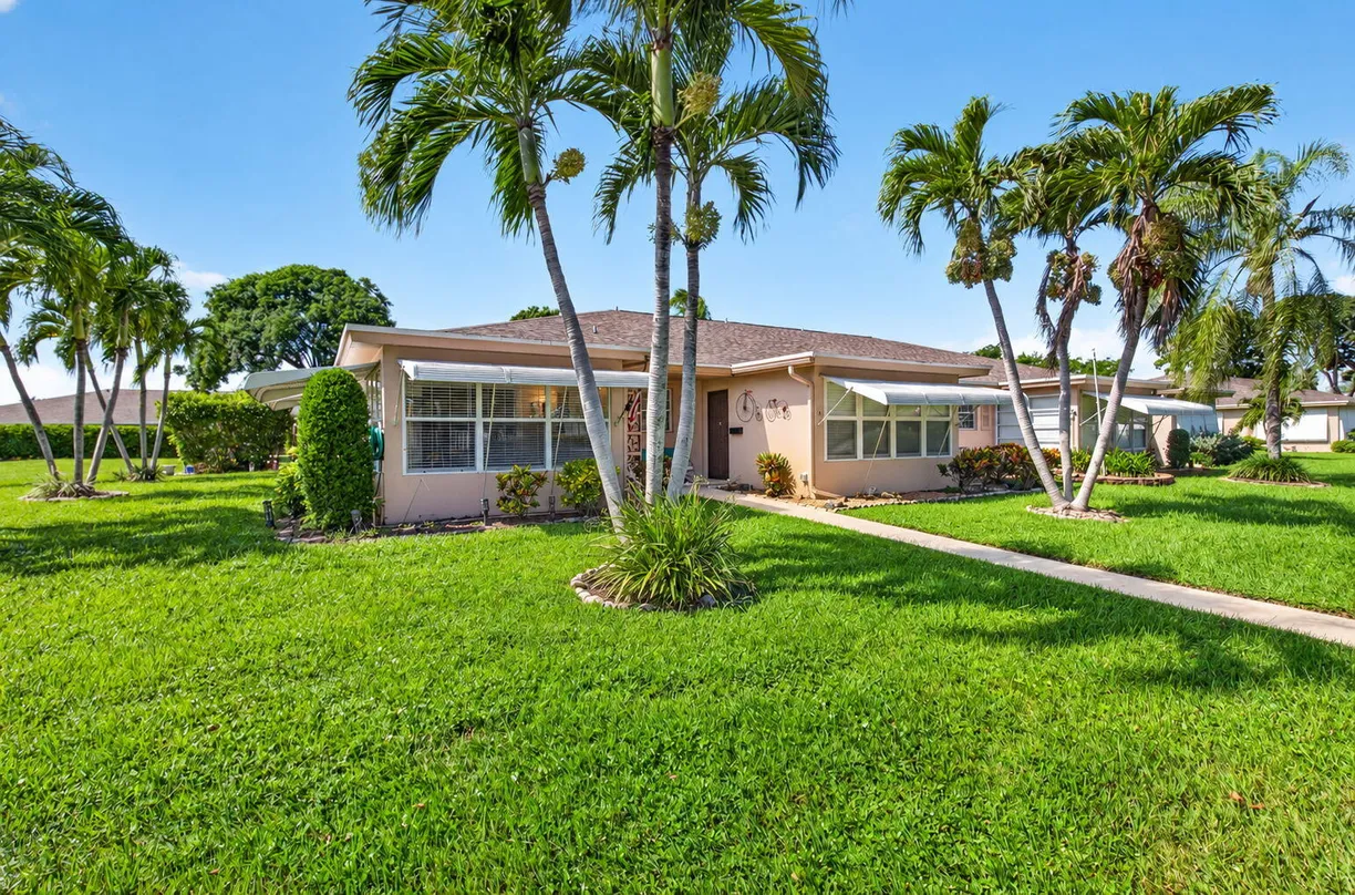 1260 Club Drive W #A, Delray Beach, FL 33445 Property for sale