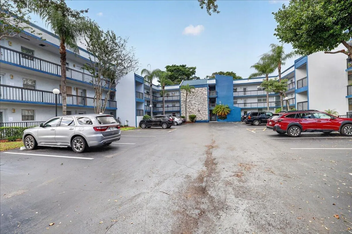 3070 HOLIDAY SPRINGS Boulevard #304, Margate, FL 33063 Property for sale