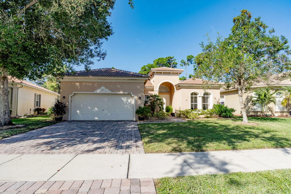 5419 PLACE LAKE Drive, Fort Pierce, FL 34951 Property for sale