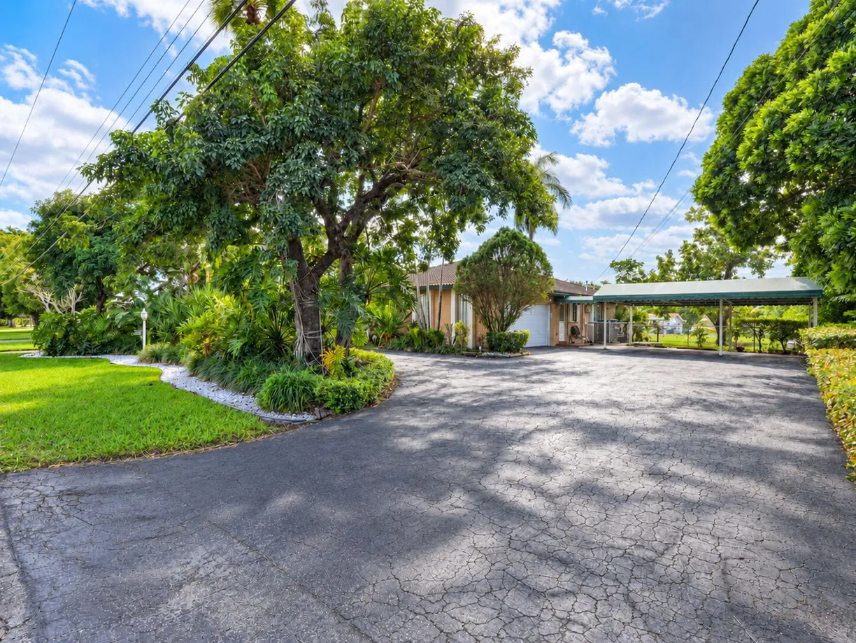 937 W Tropical Way, Plantation, FL 33317 Property for sale