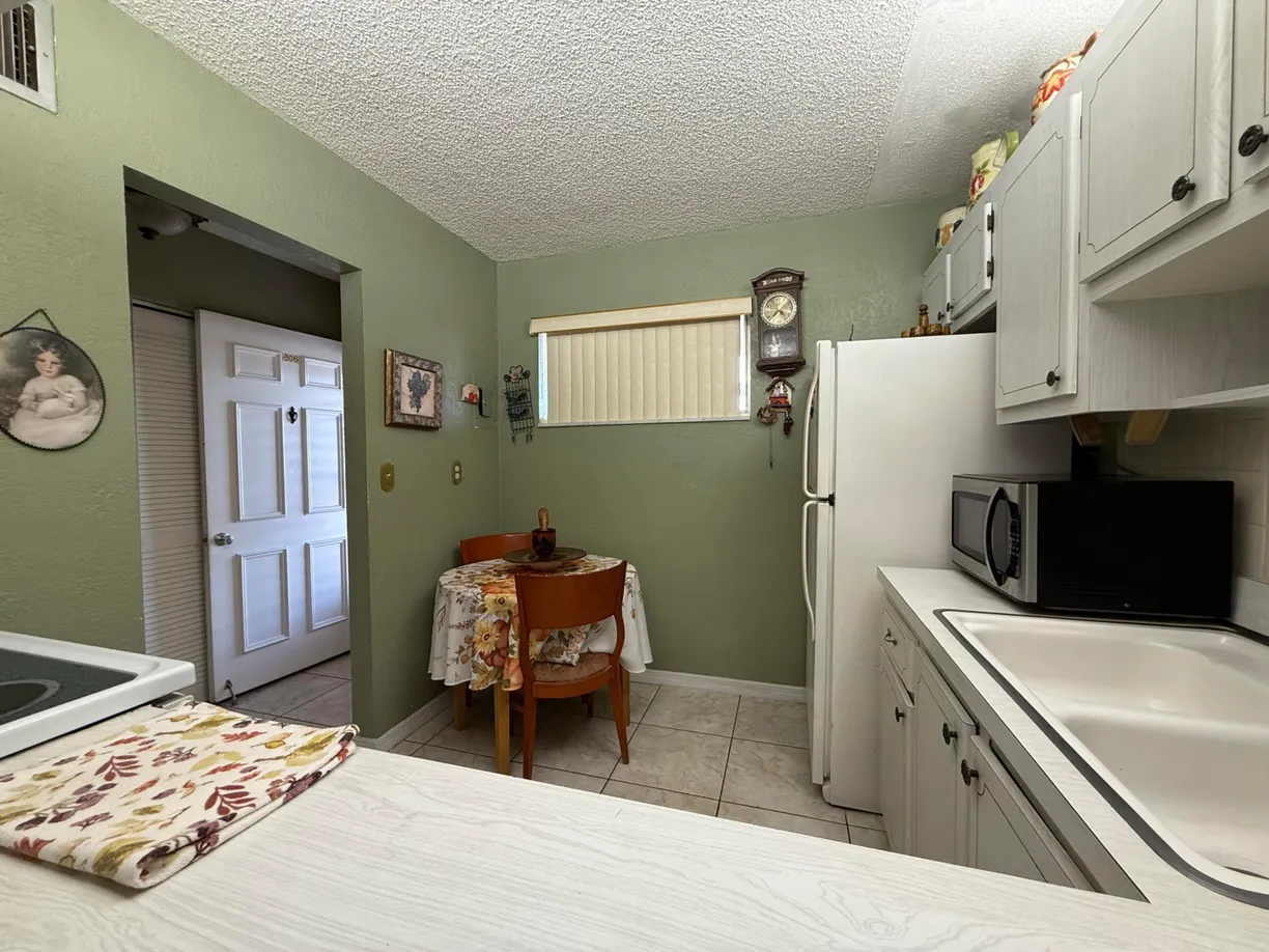 2855 GARDEN Drive S #306, Palm Springs, FL 33461 Property for sale