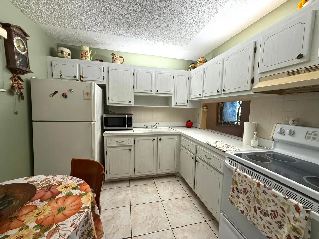 2855 GARDEN Drive S #306, Palm Springs, FL 33461 Property for sale