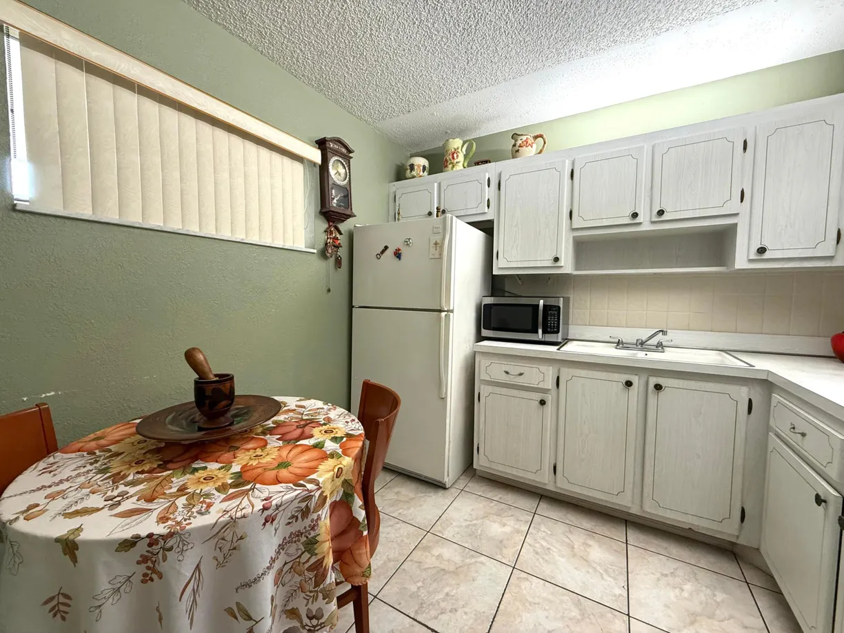 2855 GARDEN Drive S #306, Palm Springs, FL 33461 Property for sale