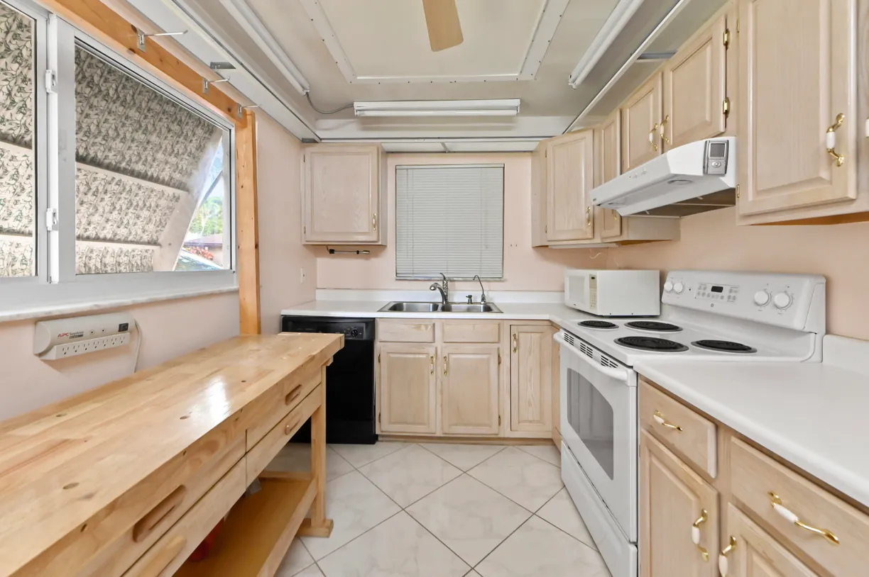 142 Mockingbird Lane, Delray Beach, FL 33445 Property for sale