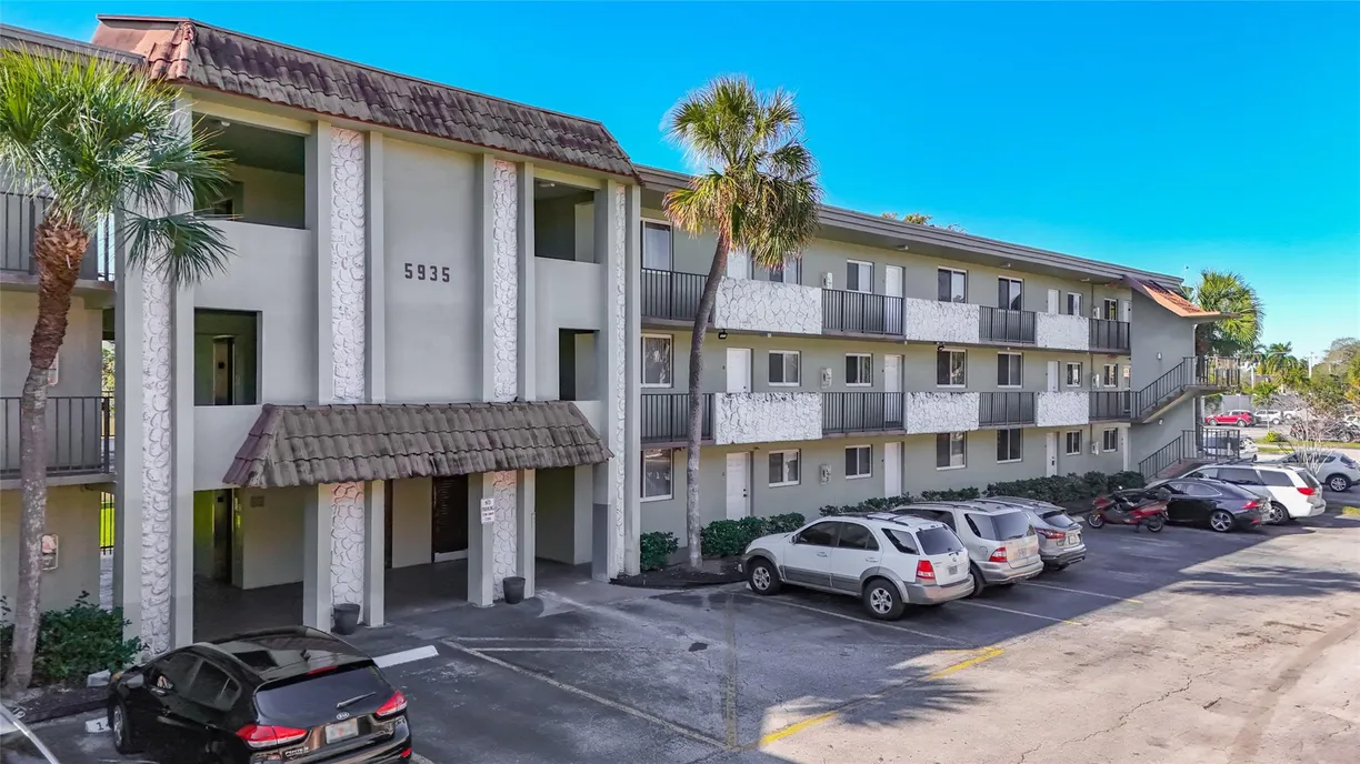 5935 Del Lago Circle #108, Sunrise, FL 33313 Property for sale